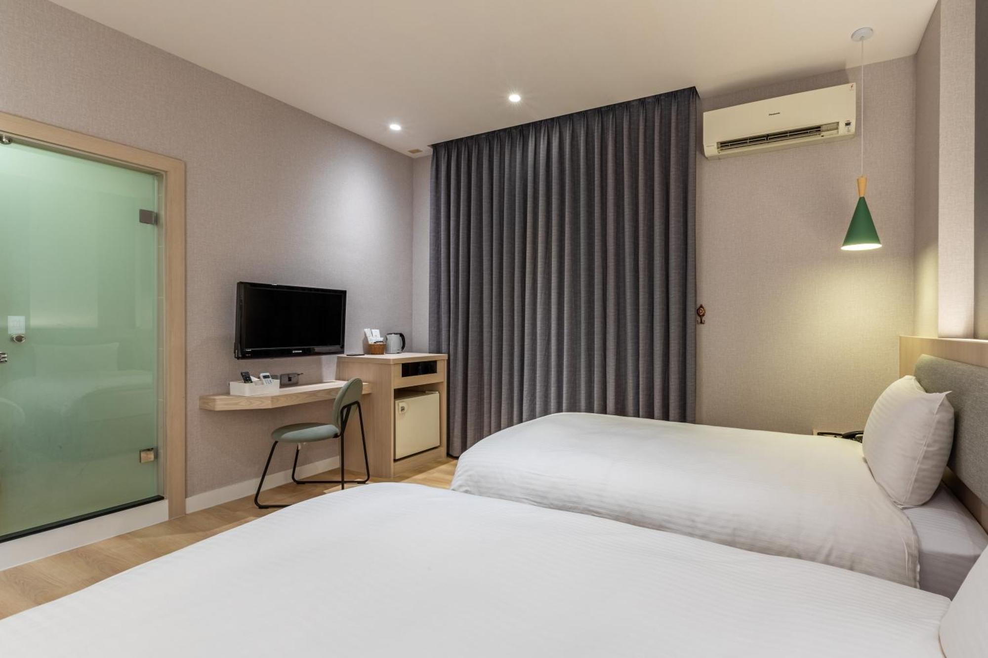 Fu Hsiang Hotel Yilan Szoba fotó